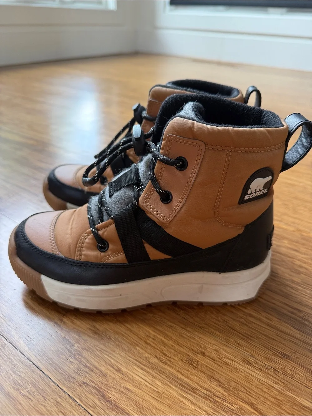 Sorel Whitney III Kids Tan and Black Lace-Up Winter Boots Sz Youth 3